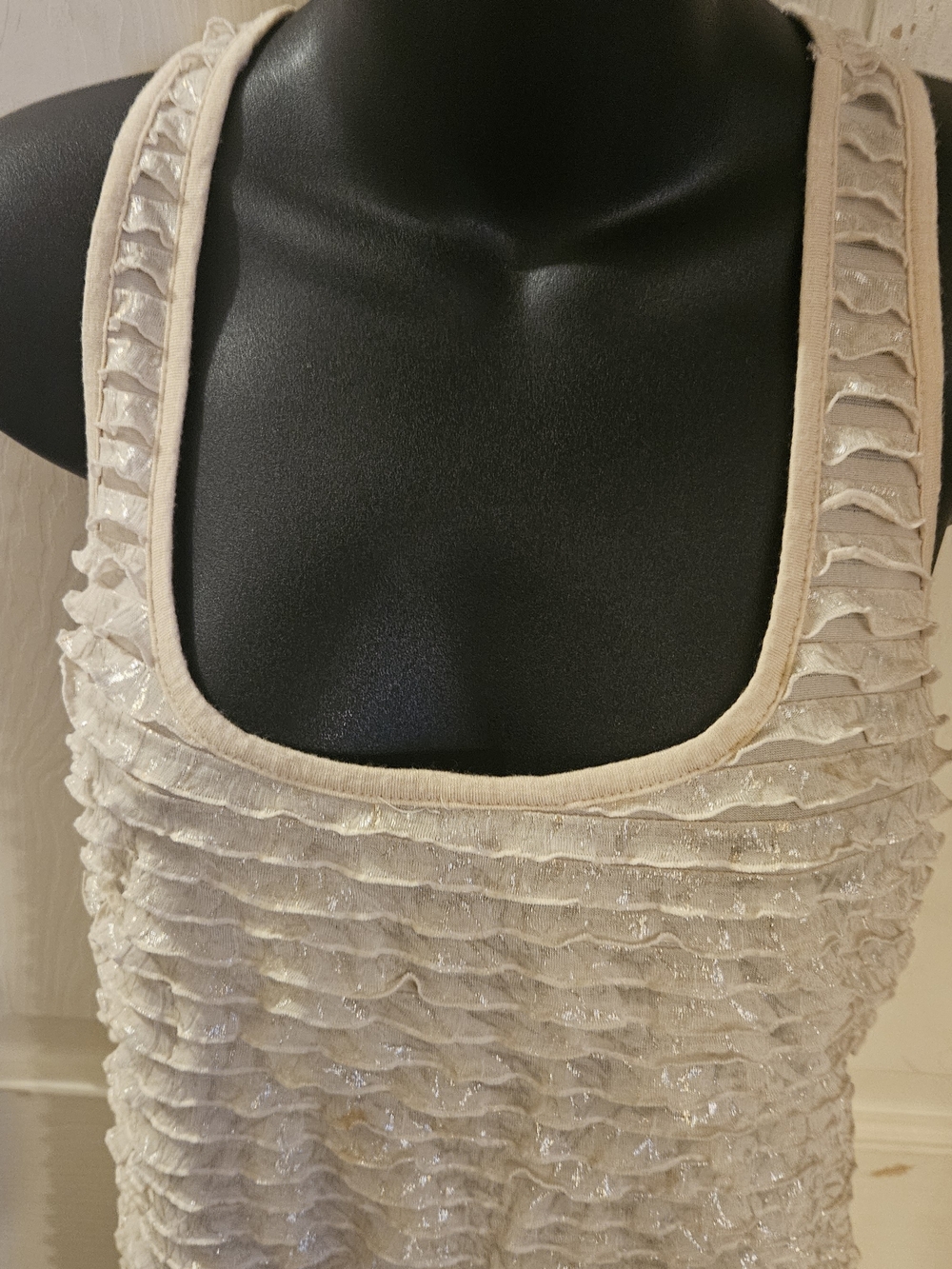 ISSI Cream Ruffle Tank Top - Picture 2 of 8